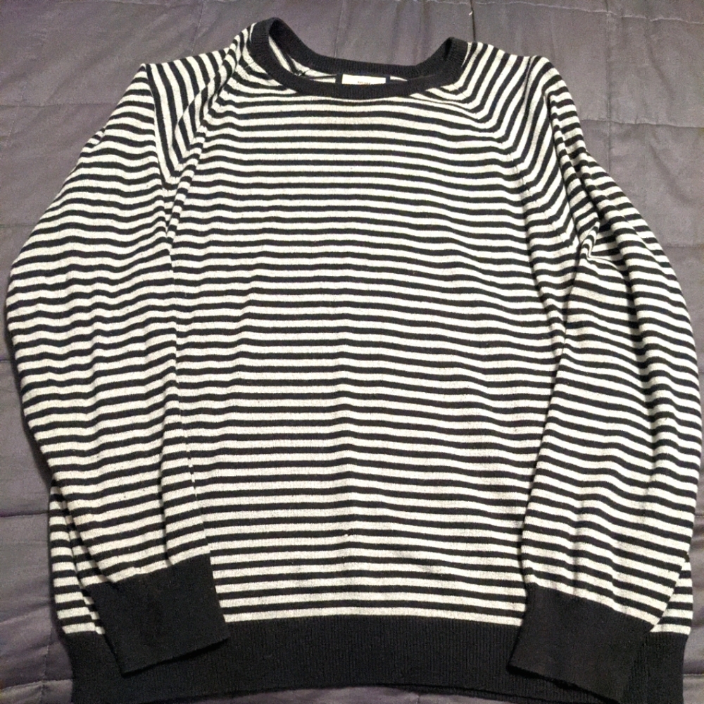 Men's black and gray cashmere blend sweater